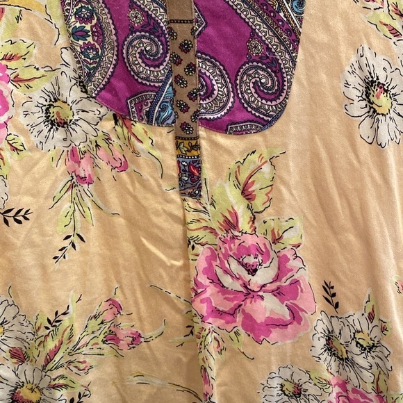 Anthropologie Tiny Mixed Media S/S Paisley Floral V Neck Top Size Medium - Picture 3 of 8